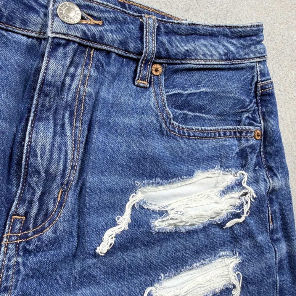 American Eagle Strigid Distressed Denim Shorts Medium Wash Raw Hem Womens 4